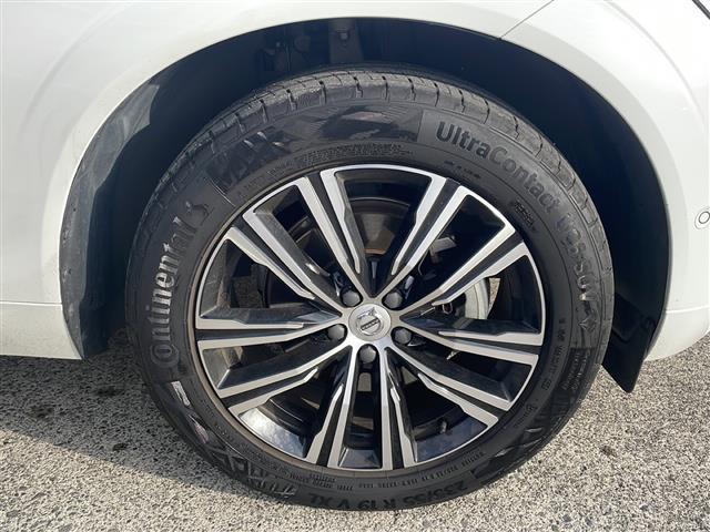 ＸＣ６０ Ｂ５　ＡＷＤ　インスクリプション　純正ナビ　ＡｐｐｌｅＣａｒｐｒａｙ　Ｈａｒｍａｎ／Ｋａｒｄｏｎ　レーダークルコン　全方位カメラ　コーナーセンサー　全席シートヒーター　前席シートクーラー　前席メモリー付きパワーシート　レザーシート（36枚目）