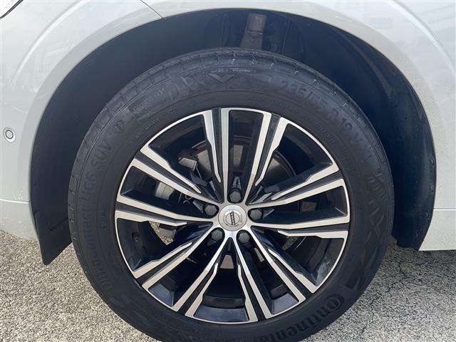 ＸＣ６０ Ｂ５　ＡＷＤ　インスクリプション　純正ナビ　ＡｐｐｌｅＣａｒｐｒａｙ　Ｈａｒｍａｎ／Ｋａｒｄｏｎ　レーダークルコン　全方位カメラ　コーナーセンサー　全席シートヒーター　前席シートクーラー　前席メモリー付きパワーシート　レザーシート（38枚目）