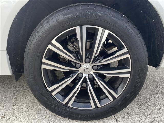 ＸＣ６０ Ｂ５　ＡＷＤ　インスクリプション　純正ナビ　ＡｐｐｌｅＣａｒｐｒａｙ　Ｈａｒｍａｎ／Ｋａｒｄｏｎ　レーダークルコン　全方位カメラ　コーナーセンサー　全席シートヒーター　前席シートクーラー　前席メモリー付きパワーシート　レザーシート（39枚目）