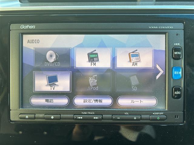 フィットハイブリッド Ｆパッケージ　純正ナビ　ＣＤ　ＤＶＤ　ＦＭ　ＡＭ　ＳＤ　ＵＳＢ　ＡＵＸ　ＢＴ　フルセグＴＶ　Ｂカメラ　前方ドラレコ　ＥＴＣ　ＡＢＳ　プッシュスタート　横滑り防止装置　純正フロアマット　ドアバイザー　フォグライト（2枚目）