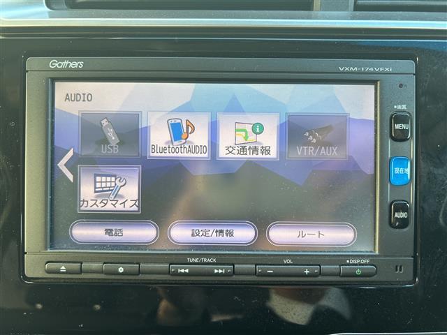 フィットハイブリッド Ｆパッケージ　純正ナビ　ＣＤ　ＤＶＤ　ＦＭ　ＡＭ　ＳＤ　ＵＳＢ　ＡＵＸ　ＢＴ　フルセグＴＶ　Ｂカメラ　前方ドラレコ　ＥＴＣ　ＡＢＳ　プッシュスタート　横滑り防止装置　純正フロアマット　ドアバイザー　フォグライト（3枚目）