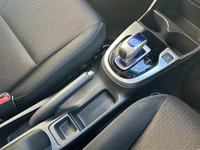 フィットハイブリッド Ｆパッケージ　純正ナビ　ＣＤ　ＤＶＤ　ＦＭ　ＡＭ　ＳＤ　ＵＳＢ　ＡＵＸ　ＢＴ　フルセグＴＶ　Ｂカメラ　前方ドラレコ　ＥＴＣ　ＡＢＳ　プッシュスタート　横滑り防止装置　純正フロアマット　ドアバイザー　フォグライト（11枚目）