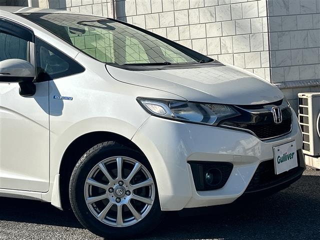 フィットハイブリッド Ｆパッケージ　純正ナビ　ＣＤ　ＤＶＤ　ＦＭ　ＡＭ　ＳＤ　ＵＳＢ　ＡＵＸ　ＢＴ　フルセグＴＶ　Ｂカメラ　前方ドラレコ　ＥＴＣ　ＡＢＳ　プッシュスタート　横滑り防止装置　純正フロアマット　ドアバイザー　フォグライト（20枚目）