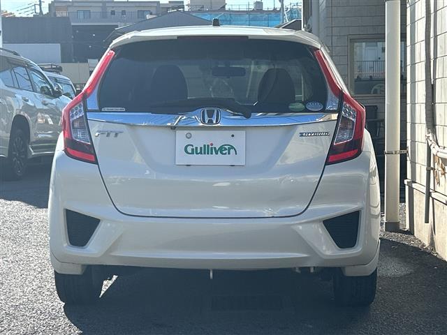 フィットハイブリッド Ｆパッケージ　純正ナビ　ＣＤ　ＤＶＤ　ＦＭ　ＡＭ　ＳＤ　ＵＳＢ　ＡＵＸ　ＢＴ　フルセグＴＶ　Ｂカメラ　前方ドラレコ　ＥＴＣ　ＡＢＳ　プッシュスタート　横滑り防止装置　純正フロアマット　ドアバイザー　フォグライト（24枚目）