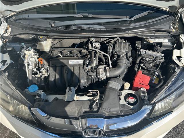 フィットハイブリッド Ｆパッケージ　純正ナビ　ＣＤ　ＤＶＤ　ＦＭ　ＡＭ　ＳＤ　ＵＳＢ　ＡＵＸ　ＢＴ　フルセグＴＶ　Ｂカメラ　前方ドラレコ　ＥＴＣ　ＡＢＳ　プッシュスタート　横滑り防止装置　純正フロアマット　ドアバイザー　フォグライト（33枚目）