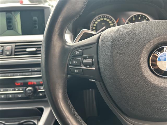 ６シリーズ ６５０ｉクーペ　Ｍスポーツ　サンルフ　純正ナビ　ＣＤ　ＤＶＤ　ＡＭ　ＦＭ　ＵＳＢ　ＡＵＸ　ＢＴ　フルセグＴＶ　バック・サイドカメラ　前ドラレコ　ＥＴＣ　パドルシフト　追クルコン　ＢＳＭ　ＨＵＤ　前後コーナーセンサー　電動Ｐブレー（10枚目）