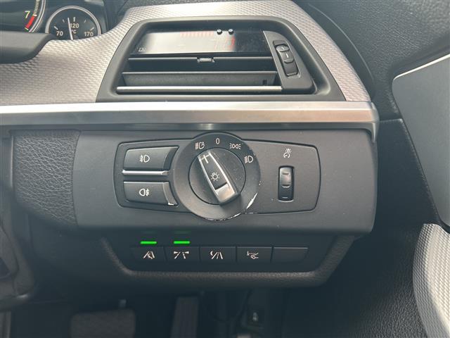 ６シリーズ ６５０ｉクーペ　Ｍスポーツ　サンルフ　純正ナビ　ＣＤ　ＤＶＤ　ＡＭ　ＦＭ　ＵＳＢ　ＡＵＸ　ＢＴ　フルセグＴＶ　バック・サイドカメラ　前ドラレコ　ＥＴＣ　パドルシフト　追クルコン　ＢＳＭ　ＨＵＤ　前後コーナーセンサー　電動Ｐブレー（12枚目）