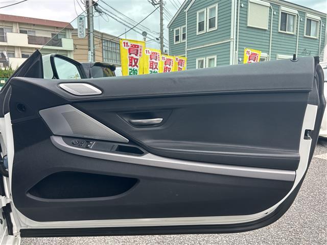 ６シリーズ ６５０ｉクーペ　Ｍスポーツ　サンルフ　純正ナビ　ＣＤ　ＤＶＤ　ＡＭ　ＦＭ　ＵＳＢ　ＡＵＸ　ＢＴ　フルセグＴＶ　バック・サイドカメラ　前ドラレコ　ＥＴＣ　パドルシフト　追クルコン　ＢＳＭ　ＨＵＤ　前後コーナーセンサー　電動Ｐブレー（17枚目）