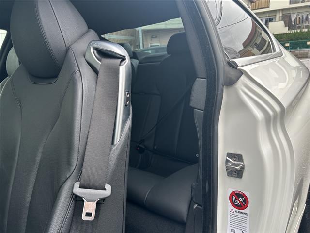 ６シリーズ ６５０ｉクーペ　Ｍスポーツ　サンルフ　純正ナビ　ＣＤ　ＤＶＤ　ＡＭ　ＦＭ　ＵＳＢ　ＡＵＸ　ＢＴ　フルセグＴＶ　バック・サイドカメラ　前ドラレコ　ＥＴＣ　パドルシフト　追クルコン　ＢＳＭ　ＨＵＤ　前後コーナーセンサー　電動Ｐブレー（22枚目）