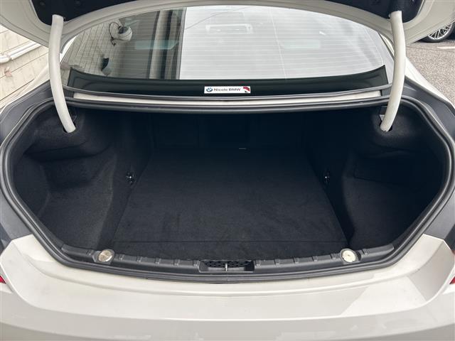 ６シリーズ ６５０ｉクーペ　Ｍスポーツ　サンルフ　純正ナビ　ＣＤ　ＤＶＤ　ＡＭ　ＦＭ　ＵＳＢ　ＡＵＸ　ＢＴ　フルセグＴＶ　バック・サイドカメラ　前ドラレコ　ＥＴＣ　パドルシフト　追クルコン　ＢＳＭ　ＨＵＤ　前後コーナーセンサー　電動Ｐブレー（23枚目）