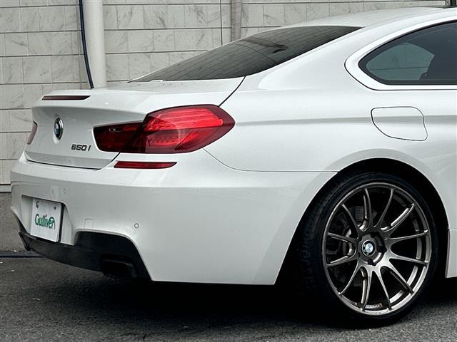 ６シリーズ ６５０ｉクーペ　Ｍスポーツ　サンルフ　純正ナビ　ＣＤ　ＤＶＤ　ＡＭ　ＦＭ　ＵＳＢ　ＡＵＸ　ＢＴ　フルセグＴＶ　バック・サイドカメラ　前ドラレコ　ＥＴＣ　パドルシフト　追クルコン　ＢＳＭ　ＨＵＤ　前後コーナーセンサー　電動Ｐブレー（28枚目）