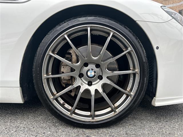 ６シリーズ ６５０ｉクーペ　Ｍスポーツ　サンルフ　純正ナビ　ＣＤ　ＤＶＤ　ＡＭ　ＦＭ　ＵＳＢ　ＡＵＸ　ＢＴ　フルセグＴＶ　バック・サイドカメラ　前ドラレコ　ＥＴＣ　パドルシフト　追クルコン　ＢＳＭ　ＨＵＤ　前後コーナーセンサー　電動Ｐブレー（34枚目）