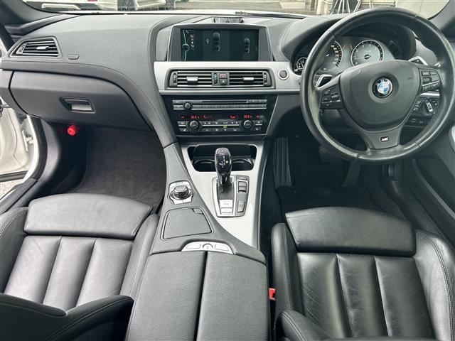 ６シリーズ ６５０ｉクーペ　Ｍスポーツ　サンルフ　純正ナビ　ＣＤ　ＤＶＤ　ＡＭ　ＦＭ　ＵＳＢ　ＡＵＸ　ＢＴ　フルセグＴＶ　バック・サイドカメラ　前ドラレコ　ＥＴＣ　パドルシフト　追クルコン　ＢＳＭ　ＨＵＤ　前後コーナーセンサー　電動Ｐブレー（40枚目）