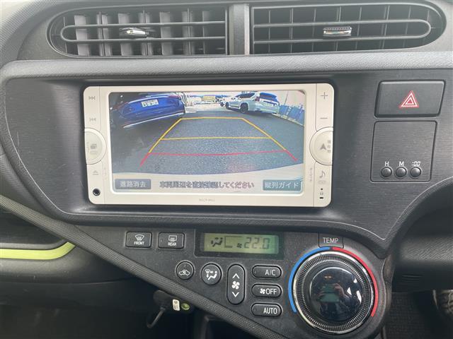 アクア Ｓ　純正ナビ　ＣＤ　ＡＭ　ＦＭ　ＳＤ　ＢＴ　フルセグＴＶ　バックカメラ　ＥＴＣ　ＡＢＳ　横滑り防止装置　オートライト　ＩＳＯＦＩＸ　純正マット　社外アルミホイール　スペアキー１個　保証書　取扱説明書（2枚目）
