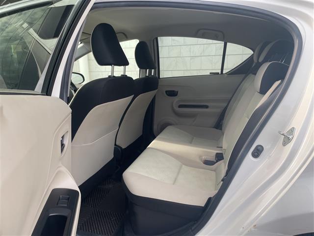 アクア Ｓ　純正ナビ　ＣＤ　ＡＭ　ＦＭ　ＳＤ　ＢＴ　フルセグＴＶ　バックカメラ　ＥＴＣ　ＡＢＳ　横滑り防止装置　オートライト　ＩＳＯＦＩＸ　純正マット　社外アルミホイール　スペアキー１個　保証書　取扱説明書（17枚目）