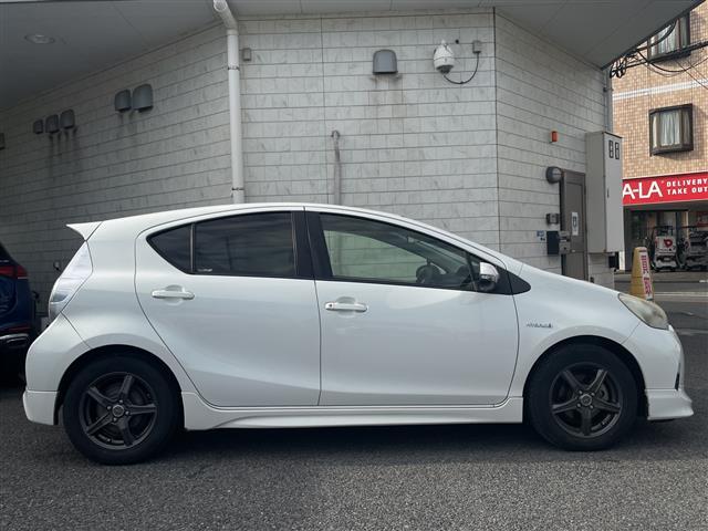 アクア Ｓ　純正ナビ　ＣＤ　ＡＭ　ＦＭ　ＳＤ　ＢＴ　フルセグＴＶ　バックカメラ　ＥＴＣ　ＡＢＳ　横滑り防止装置　オートライト　ＩＳＯＦＩＸ　純正マット　社外アルミホイール　スペアキー１個　保証書　取扱説明書（22枚目）