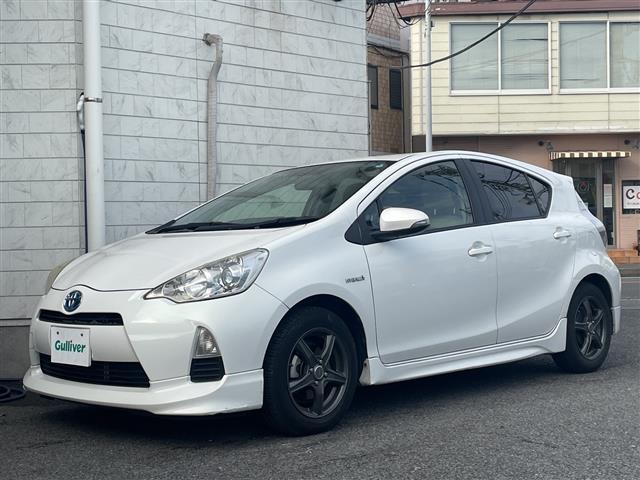 アクア Ｓ　純正ナビ　ＣＤ　ＡＭ　ＦＭ　ＳＤ　ＢＴ　フルセグＴＶ　バックカメラ　ＥＴＣ　ＡＢＳ　横滑り防止装置　オートライト　ＩＳＯＦＩＸ　純正マット　社外アルミホイール　スペアキー１個　保証書　取扱説明書（29枚目）