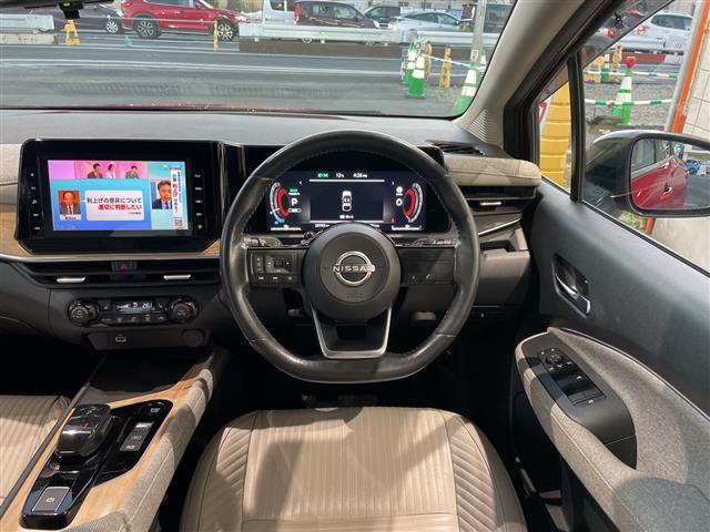 オーラ Ｇ　レザーエディション　１オナ　純正ナビ　全方位カメラ　エマブレ　車線逸脱　後側方衝突　ＢＳＭ　白革シート　シートヒーター　ハンドルヒーター　ＥＴＣ　ドラレコ　デジタルミラー　純正フロアマット　純正ドアバイザー　スペアキー（6枚目）