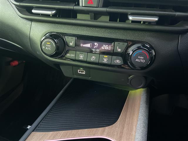 オーラ Ｇ　レザーエディション　１オナ　純正ナビ　全方位カメラ　エマブレ　車線逸脱　後側方衝突　ＢＳＭ　白革シート　シートヒーター　ハンドルヒーター　ＥＴＣ　ドラレコ　デジタルミラー　純正フロアマット　純正ドアバイザー　スペアキー（9枚目）