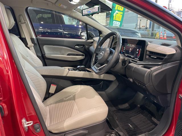 オーラ Ｇ　レザーエディション　１オナ　純正ナビ　全方位カメラ　エマブレ　車線逸脱　後側方衝突　ＢＳＭ　白革シート　シートヒーター　ハンドルヒーター　ＥＴＣ　ドラレコ　デジタルミラー　純正フロアマット　純正ドアバイザー　スペアキー（16枚目）