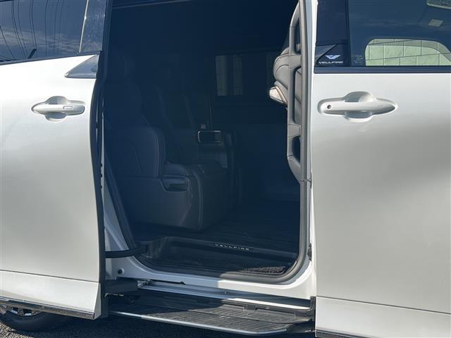 ヴェルファイアハイブリッド Ｚ　プレミア　１オナ　サンルーフ　ユニバーサルステップ　純正ナビ　３６０カメラ　フリップダウンモニター　電動シェード　トヨタセーフティセンス　１５００Ｗ電源　デジタルミラー　ＥＴＣ２．０　前後ドラレコ　スペアキー（10枚目）