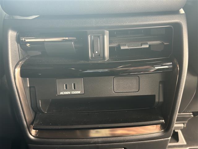 ヴェルファイアハイブリッド Ｚ　プレミア　１オナ　サンルーフ　ユニバーサルステップ　純正ナビ　３６０カメラ　フリップダウンモニター　電動シェード　トヨタセーフティセンス　１５００Ｗ電源　デジタルミラー　ＥＴＣ２．０　前後ドラレコ　スペアキー（15枚目）