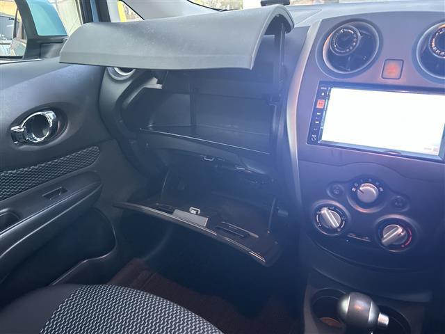 ノート Ｘ　ＤＩＧ－Ｓ　純正ナビ　ＣＤ　ＤＶＤ　ＦＭ　ＡＭ　ＳＤ　ＵＳＢ　ＡＵＸ　ＢＴ　フルセグＴＶ　前後ドライブレコーダー　ＥＴＣ　電動格納ミラー　ＩＳＯＦＩＸ　アイドリングストップ　ＡＢＳ　純正フロアマット　社外ＡＷ（12枚目）