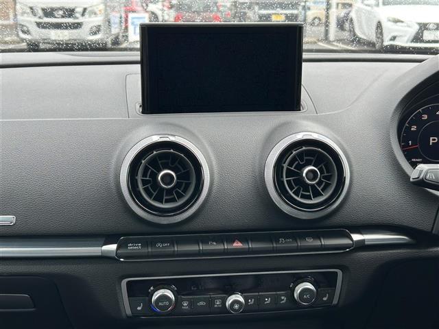 Ａ３ スポーツバック３０ＴＦＳＩ　スポーツ　ワンオーナー／純正ナビ／バックカメラ／ＥＴＣ／前後ドラレコ／シートヒーター／エアシート／パワーシート／レーダークルーズコントロール／コーナーセンサー／ＬＥＤ／衝突被害軽減システム／純正ＡＷ１７インチ（18枚目）