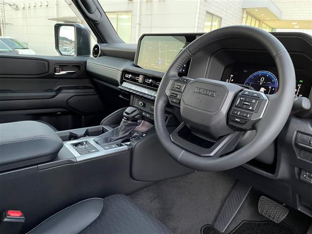ランドクルーザー２５０ ＶＸ　ワンオーナー／アドバンストドライブ／サンルーフ／純正ナビ（ＨＤＭＩ／フルセグＴＶ／Ｂｌｕｅｔｏｏｔｈ）／全方位モニター／ＥＴＣ２．０／デジタルインナーミラー／ルーフレール／シートヒーター／エアシート（17枚目）