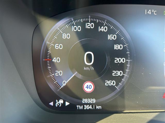 ＸＣ４０ Ｔ４　ＡＷＤ　インスクリプション　サンルーフ／衝突軽減ブレーキ／レーンキープアシスト／純正ナビ／地デジＴＶ／全方位カメラ／Ｂｌｕｅｔｏｏｔｈ／ｈａｒｍａｎ／ｋａｒｄｏｎ／黒レザーシート／シートヒーター／ステアリングヒーター／ＢＬＩＳ（12枚目）