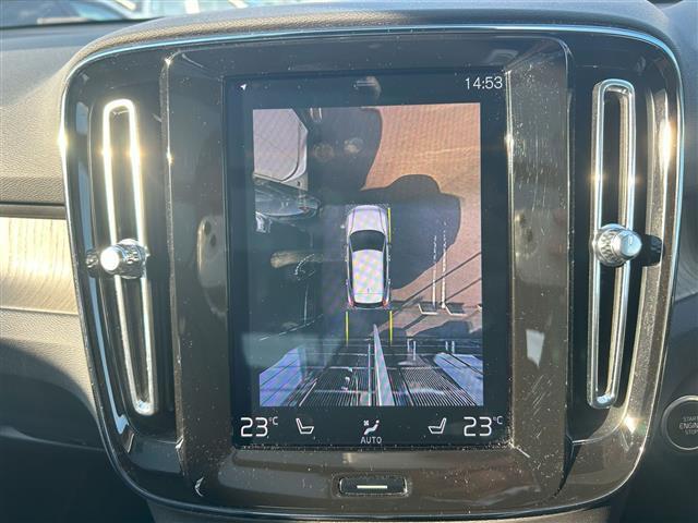 ＸＣ４０ Ｔ４　ＡＷＤ　インスクリプション　サンルーフ／衝突軽減ブレーキ／レーンキープアシスト／純正ナビ／地デジＴＶ／全方位カメラ／Ｂｌｕｅｔｏｏｔｈ／ｈａｒｍａｎ／ｋａｒｄｏｎ／黒レザーシート／シートヒーター／ステアリングヒーター／ＢＬＩＳ（14枚目）