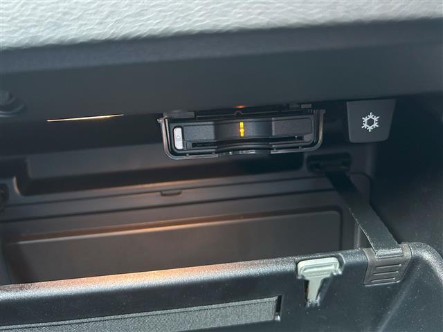 ＸＣ４０ Ｔ４　ＡＷＤ　インスクリプション　サンルーフ／衝突軽減ブレーキ／レーンキープアシスト／純正ナビ／地デジＴＶ／全方位カメラ／Ｂｌｕｅｔｏｏｔｈ／ｈａｒｍａｎ／ｋａｒｄｏｎ／黒レザーシート／シートヒーター／ステアリングヒーター／ＢＬＩＳ（22枚目）