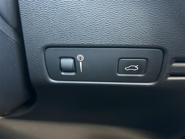 ＸＣ４０ Ｔ４　ＡＷＤ　インスクリプション　サンルーフ／衝突軽減ブレーキ／レーンキープアシスト／純正ナビ／地デジＴＶ／全方位カメラ／Ｂｌｕｅｔｏｏｔｈ／ｈａｒｍａｎ／ｋａｒｄｏｎ／黒レザーシート／シートヒーター／ステアリングヒーター／ＢＬＩＳ（23枚目）