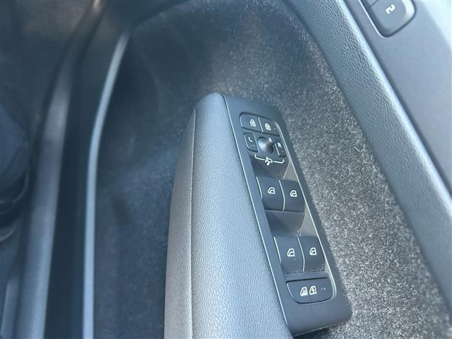 ＸＣ４０ Ｔ４　ＡＷＤ　インスクリプション　サンルーフ／衝突軽減ブレーキ／レーンキープアシスト／純正ナビ／地デジＴＶ／全方位カメラ／Ｂｌｕｅｔｏｏｔｈ／ｈａｒｍａｎ／ｋａｒｄｏｎ／黒レザーシート／シートヒーター／ステアリングヒーター／ＢＬＩＳ（25枚目）