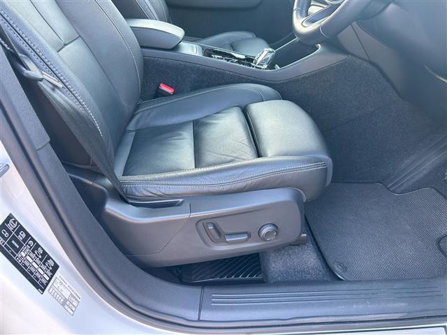 ＸＣ４０ Ｔ４　ＡＷＤ　インスクリプション　サンルーフ／衝突軽減ブレーキ／レーンキープアシスト／純正ナビ／地デジＴＶ／全方位カメラ／Ｂｌｕｅｔｏｏｔｈ／ｈａｒｍａｎ／ｋａｒｄｏｎ／黒レザーシート／シートヒーター／ステアリングヒーター／ＢＬＩＳ（27枚目）