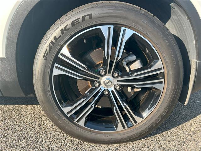 ＸＣ４０ Ｔ４　ＡＷＤ　インスクリプション　サンルーフ／衝突軽減ブレーキ／レーンキープアシスト／純正ナビ／地デジＴＶ／全方位カメラ／Ｂｌｕｅｔｏｏｔｈ／ｈａｒｍａｎ／ｋａｒｄｏｎ／黒レザーシート／シートヒーター／ステアリングヒーター／ＢＬＩＳ（36枚目）