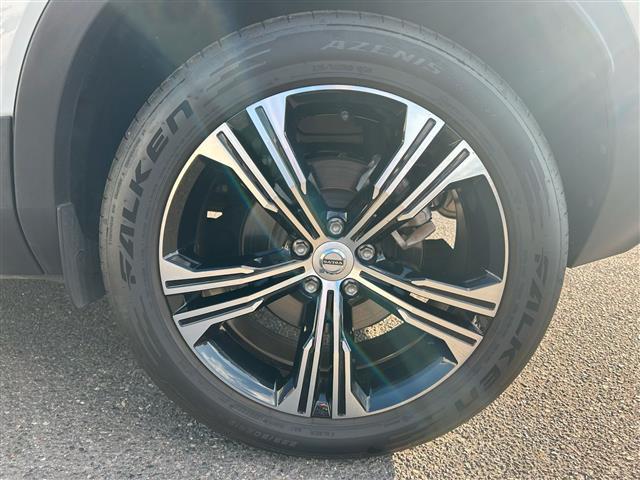 ＸＣ４０ Ｔ４　ＡＷＤ　インスクリプション　サンルーフ／衝突軽減ブレーキ／レーンキープアシスト／純正ナビ／地デジＴＶ／全方位カメラ／Ｂｌｕｅｔｏｏｔｈ／ｈａｒｍａｎ／ｋａｒｄｏｎ／黒レザーシート／シートヒーター／ステアリングヒーター／ＢＬＩＳ（38枚目）