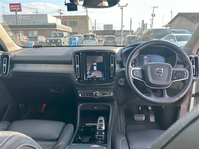 ＸＣ４０ Ｔ４　ＡＷＤ　インスクリプション　サンルーフ／衝突軽減ブレーキ／レーンキープアシスト／純正ナビ／地デジＴＶ／全方位カメラ／Ｂｌｕｅｔｏｏｔｈ／ｈａｒｍａｎ／ｋａｒｄｏｎ／黒レザーシート／シートヒーター／ステアリングヒーター／ＢＬＩＳ（40枚目）