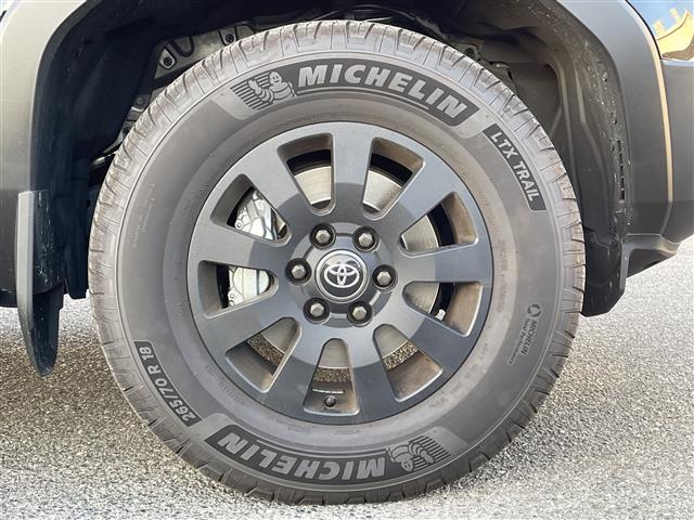 ランドクルーザー２５０ ＶＸファーストエディション　丸目ヘッドライト／アドバンストドライブ／ワンオーナー／サンルーフ／純正ナビ（フルセグＴＶ／ＨＤＭＩ／Ｂｌｕｅｔｏｏｔｈ）／ＪＢＬサウンド／全方位モニター／置くだけ充電／デジタルインナーミラー／茶レザー（12枚目）