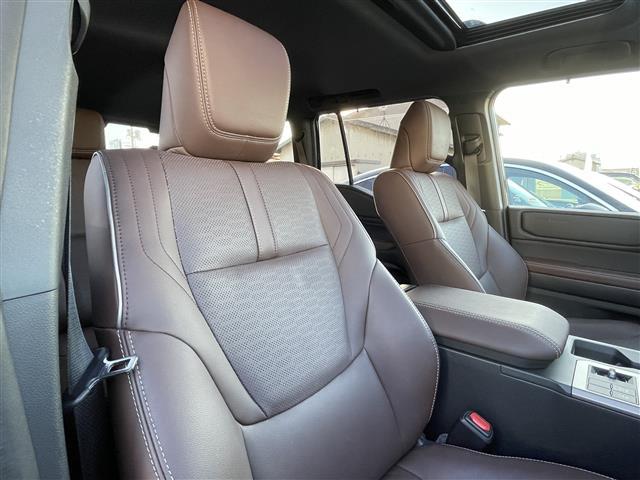 ランドクルーザー２５０ ＶＸファーストエディション　丸目ヘッドライト／アドバンストドライブ／ワンオーナー／サンルーフ／純正ナビ（フルセグＴＶ／ＨＤＭＩ／Ｂｌｕｅｔｏｏｔｈ）／ＪＢＬサウンド／全方位モニター／置くだけ充電／デジタルインナーミラー／茶レザー（13枚目）