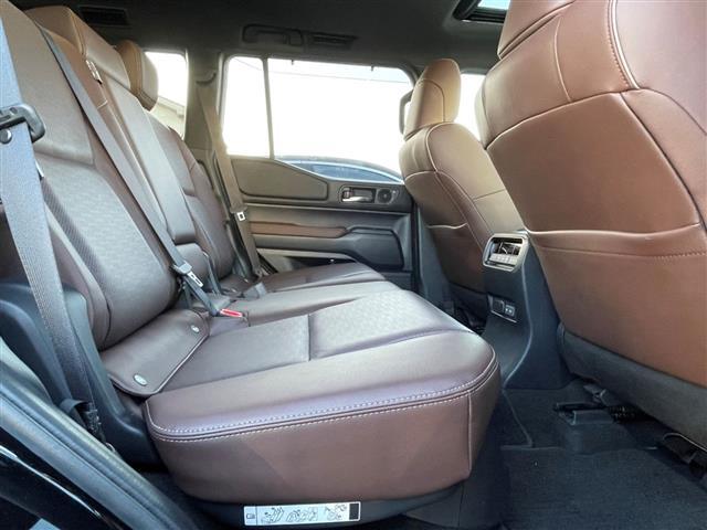 ランドクルーザー２５０ ＶＸファーストエディション　丸目ヘッドライト／アドバンストドライブ／ワンオーナー／サンルーフ／純正ナビ（フルセグＴＶ／ＨＤＭＩ／Ｂｌｕｅｔｏｏｔｈ）／ＪＢＬサウンド／全方位モニター／置くだけ充電／デジタルインナーミラー／茶レザー（18枚目）