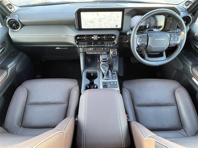 ランドクルーザー２５０ ＶＸファーストエディション　丸目ヘッドライト／アドバンストドライブ／ワンオーナー／サンルーフ／純正ナビ（フルセグＴＶ／ＨＤＭＩ／Ｂｌｕｅｔｏｏｔｈ）／ＪＢＬサウンド／全方位モニター／置くだけ充電／デジタルインナーミラー／茶レザー（42枚目）