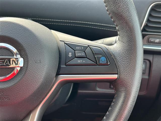 セレナ ハイウェイスター Vセレクション 純正9インチメモリナビ/11インチフリップダウンモニター/全方位カメラ/追従型クルーズコントロール/ダウンヒルアシストコントロール/両側パワースライドドア/電子パーキング/ETC/保証書/取扱説明書(11枚目)