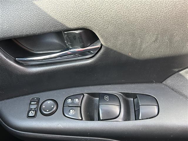 セレナ ハイウェイスター Vセレクション 純正9インチメモリナビ/11インチフリップダウンモニター/全方位カメラ/追従型クルーズコントロール/ダウンヒルアシストコントロール/両側パワースライドドア/電子パーキング/ETC/保証書/取扱説明書(17枚目)