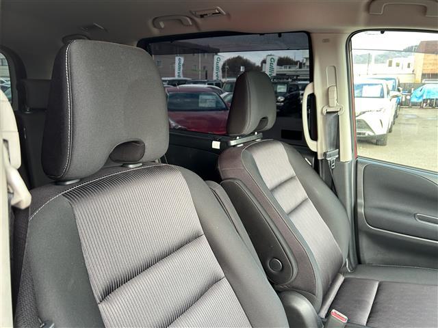 セレナ ハイウェイスター Vセレクション 純正9インチメモリナビ/11インチフリップダウンモニター/全方位カメラ/追従型クルーズコントロール/ダウンヒルアシストコントロール/両側パワースライドドア/電子パーキング/ETC/保証書/取扱説明書(18枚目)