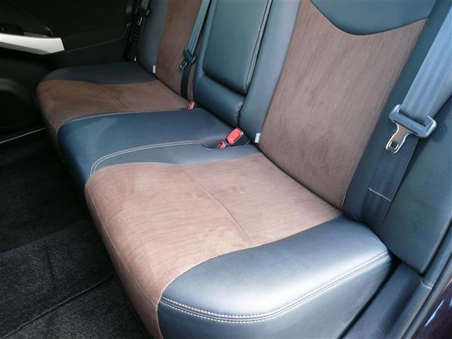 プリウス Gツーリングセレクション プリクラッシュセーフティシステム Bluetoothオーディオ Rカメラ AUX 1オーナー LEDヘットライト エアコン Wエアバック エアバック ETC車載器 キーフリー パワーウインド PS(16枚目)