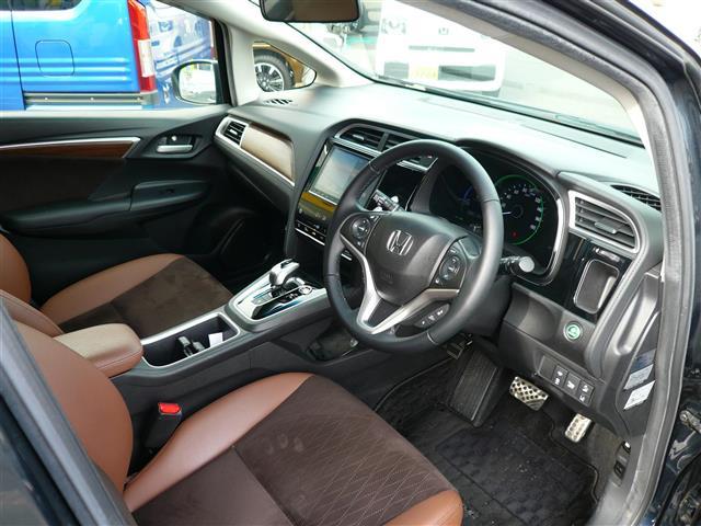シャトル ハイブリッドZ ホンダセンシング 衝突軽減 レーダークルコン カーテンエアバック LEDライト 前席シートヒーター メモリナビ Bカメラ USB接続 DVD パワーウィンドウ オートライト ナビTV 地デジ ETC スマートキー(9枚目)