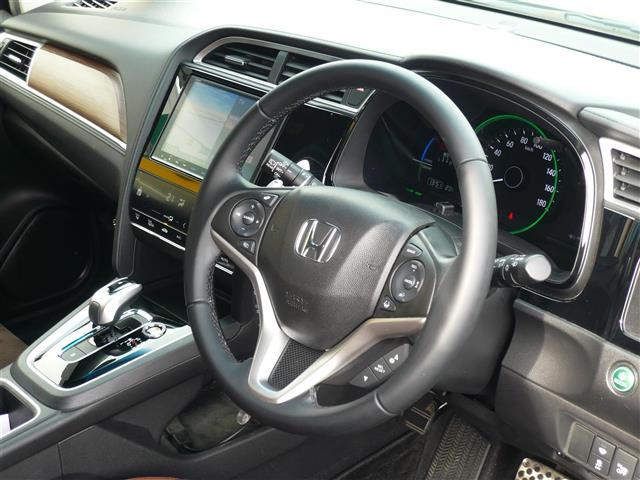 シャトル ハイブリッドZ ホンダセンシング 衝突軽減 レーダークルコン カーテンエアバック LEDライト 前席シートヒーター メモリナビ Bカメラ USB接続 DVD パワーウィンドウ オートライト ナビTV 地デジ ETC スマートキー(10枚目)