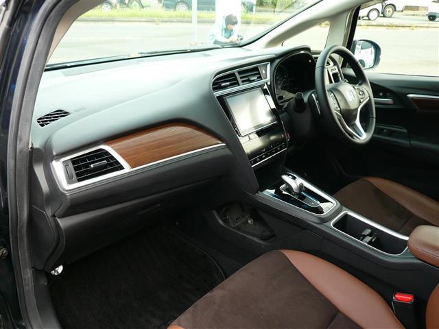 シャトル ハイブリッドZ ホンダセンシング 衝突軽減 レーダークルコン カーテンエアバック LEDライト 前席シートヒーター メモリナビ Bカメラ USB接続 DVD パワーウィンドウ オートライト ナビTV 地デジ ETC スマートキー(15枚目)