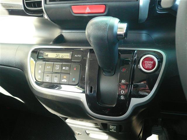 Ｎ－ＢＯＸカスタム Ｇ・ターボパッケージ　バツクカメラ　パワーウインドウ　スマートキープッシュスタート　ＥＳＣ　キーレスエントリー　ＡＵＴＯライト　ＡＢＳ　助手席エアバック　パワーステアリング　ターボ　オートエアコン　エアバック　ＳＤナビ（11枚目）